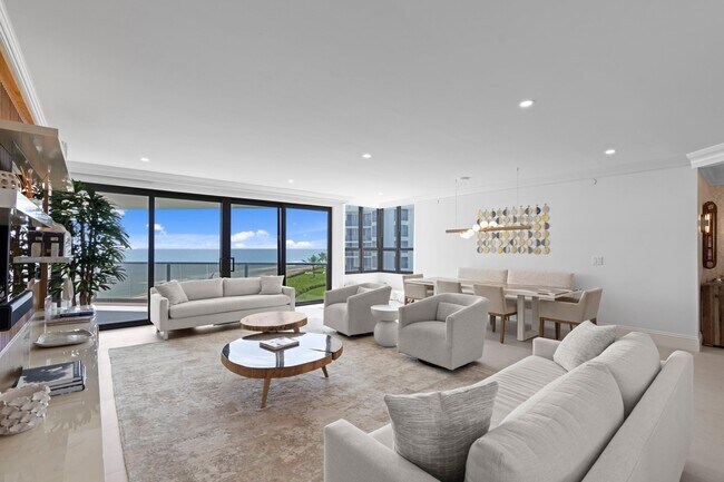 3120 S Ocean Blvd in Palm Beach, FL - Foto de edificio - Building Photo