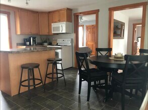 184 Thornton St, Unit 1 in Manchester, NH - Foto de edificio - Building Photo