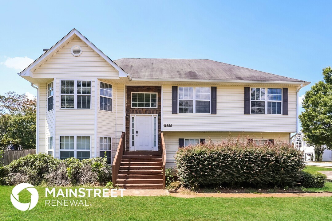 11885 Registry Blvd in Hampton, GA - Building Photo