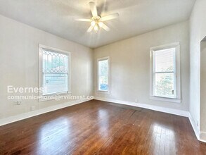 410 E Carson St in San Antonio, TX - Building Photo - Building Photo