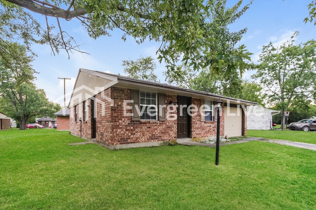 7665 Pomeranian Dr in Dayton, OH - Building Photo - Building Photo