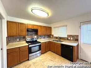 6207 Amherst Bay in San Antonio, TX - Building Photo - Building Photo