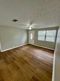 12021 Goldenrod Cir N in Jacksonville, FL - Building Photo - Building Photo