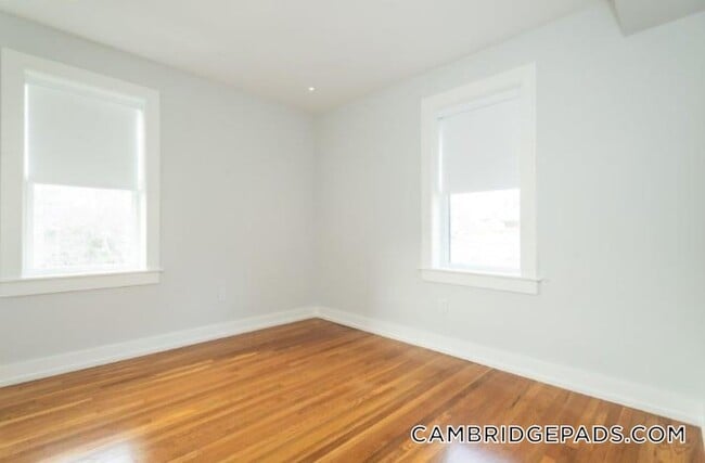 16 Forest St, Unit 33 in Cambridge, MA - Foto de edificio - Building Photo