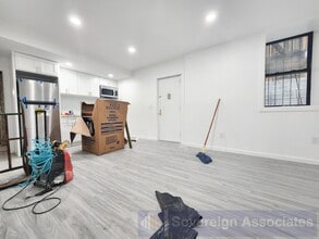 112 Nagle Ave in New York, NY - Building Photo - Building Photo