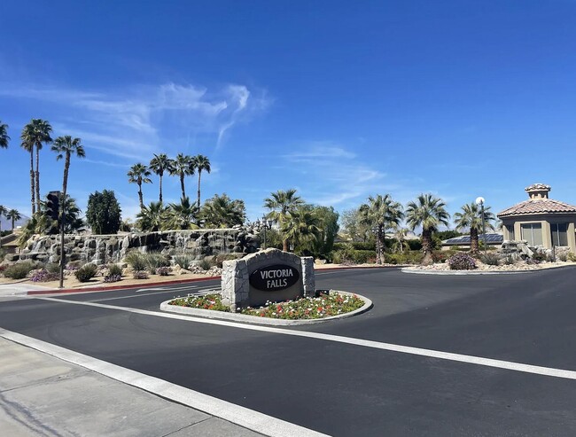 25 Buckingham Way in Rancho Mirage, CA - Building Photo - Building Photo