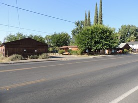 Cedar Cove Lodge in Lakeport, CA - Foto de edificio - Building Photo