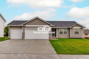 1317 NW 27th St in Ankeny, IA - Building Photo