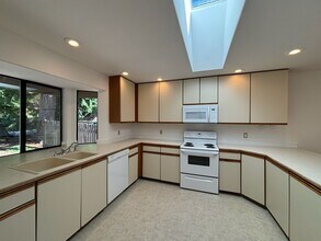 90 Sudden Valley Dr in Bellingham, WA - Building Photo - Building Photo