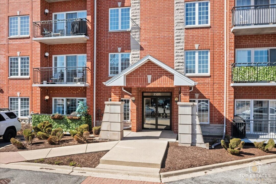 3501 Wellington Ct in Rolling Meadows, IL - Building Photo