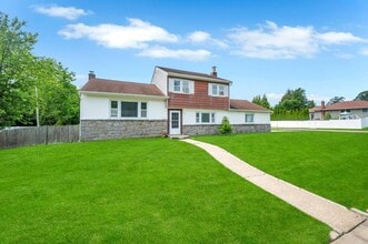 3 Melissa Ln in Old Bethpage, NY - Building Photo - Building Photo