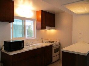 112 Avenida Pelayo in San Clemente, CA - Building Photo - Building Photo