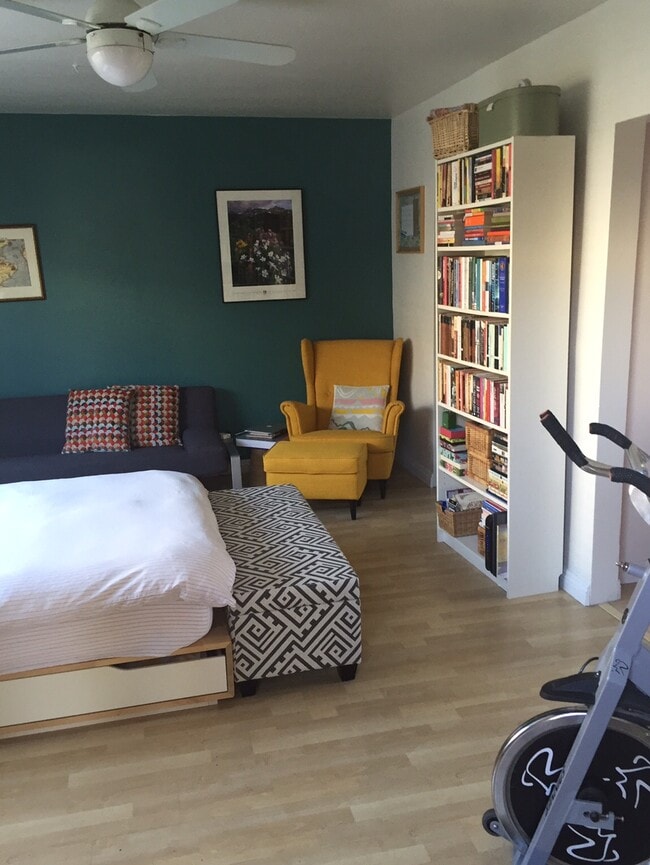 110 Brooks Ave, Unit 2 in Venice, CA - Building Photo - Building Photo