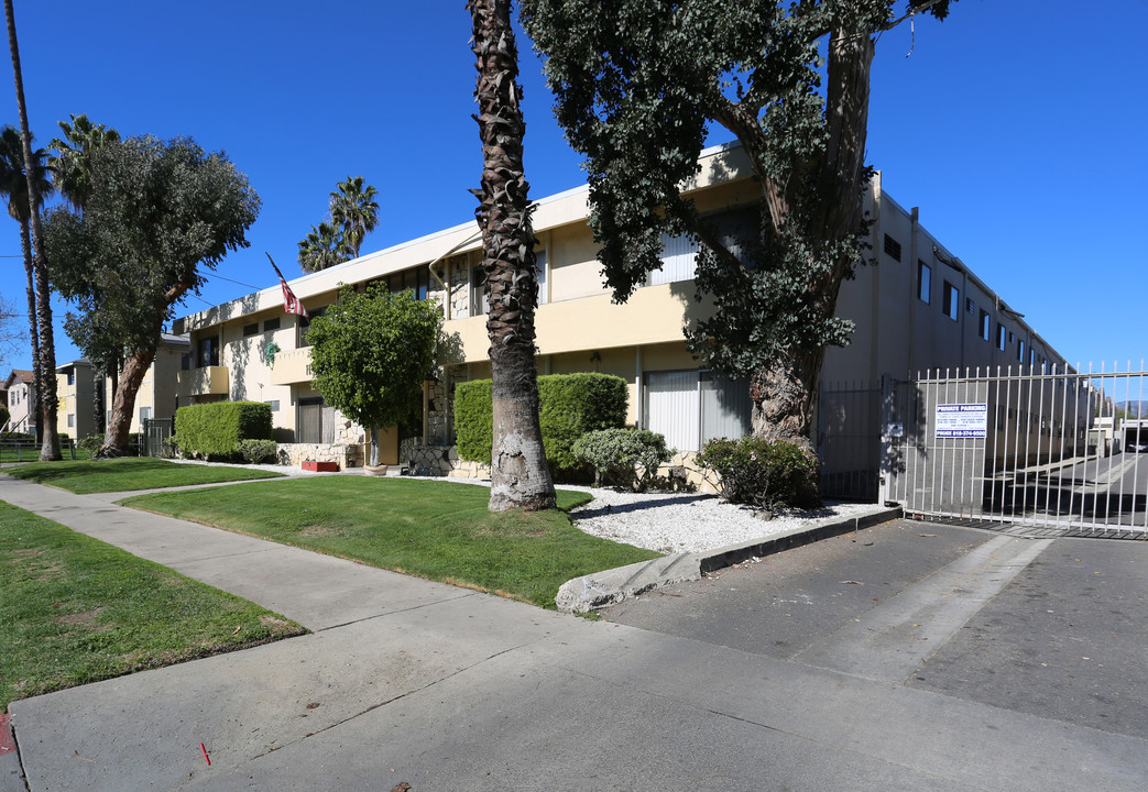 Oxnard Apartments in North Hollywood, CA - Foto de edificio