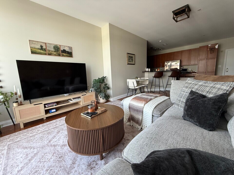 140 S River St, Unit 402 in Aurora, IL - Foto de edificio