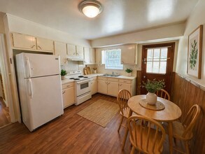 6694 Maxwell Dr in Lithia Springs, GA - Foto de edificio - Building Photo