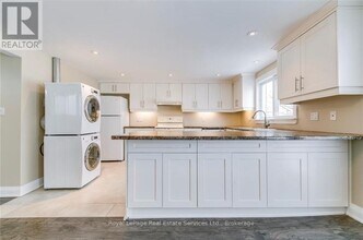 128-128 Cameron Ave N in Hamilton, ON - Building Photo - Building Photo