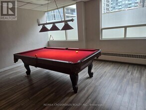 5785 Yonge St in Toronto, ON - Building Photo - Building Photo