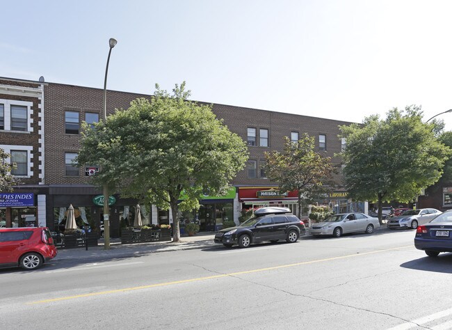 5862-5872 Sherbrooke Rue O in Montréal, QC - Building Photo - Building Photo