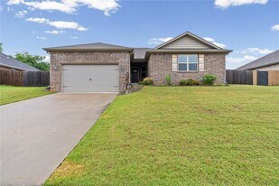 3209 Oglethorpe St in Springdale, AR - Building Photo