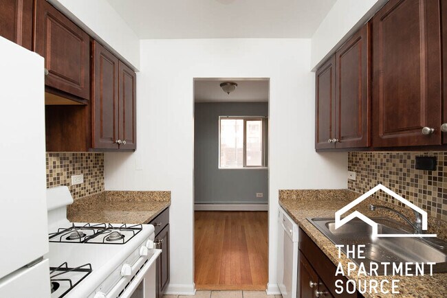 5820 N Sheridan Rd in Chicago, IL - Building Photo - Building Photo