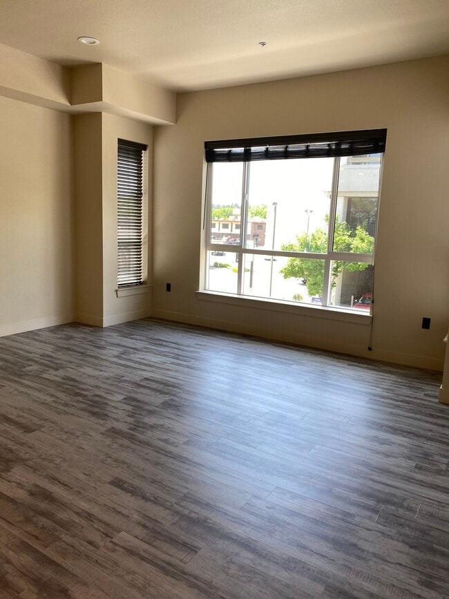 1300 Market St, Unit 304