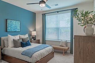 Evolve at the Pines in Greenville, NC - Building Photo - Interior Photo