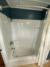 38 Highland St, Unit Room 3 in Somersworth, NH - Foto de edificio - Building Photo