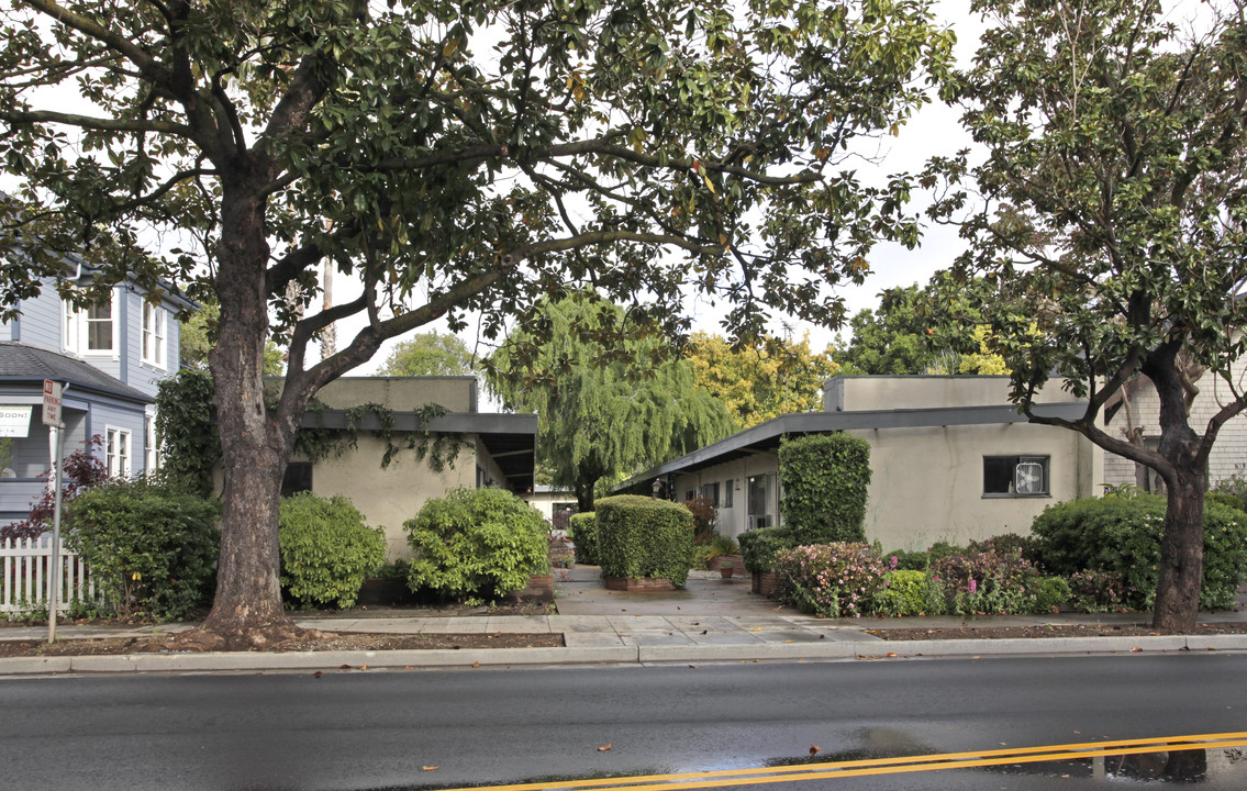 557-571 Lytton Ave in Palo Alto, CA - Foto de edificio