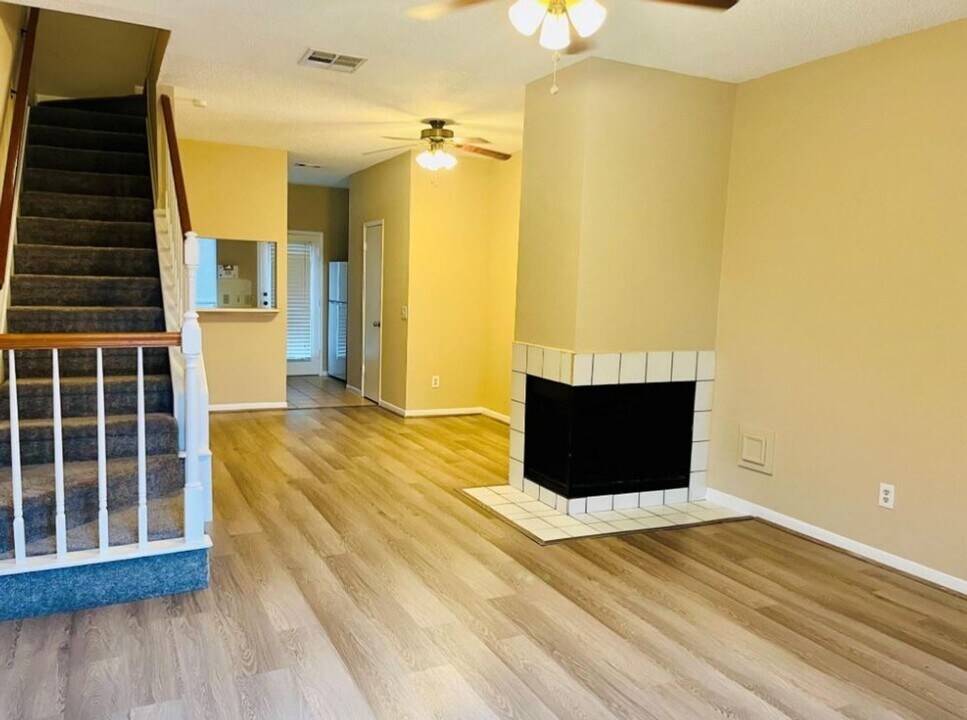 2910 Grants Lake Blvd in Sugar Land, TX - Building Photo