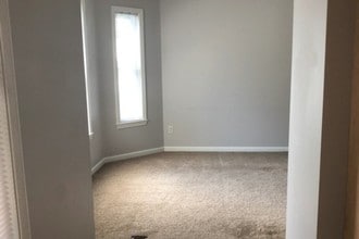 99 Orleans St, Unit A in Lowell, MA - Foto de edificio - Building Photo