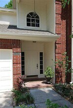 4918 Maple Brook Ln in Houston, TX - Building Photo - Building Photo