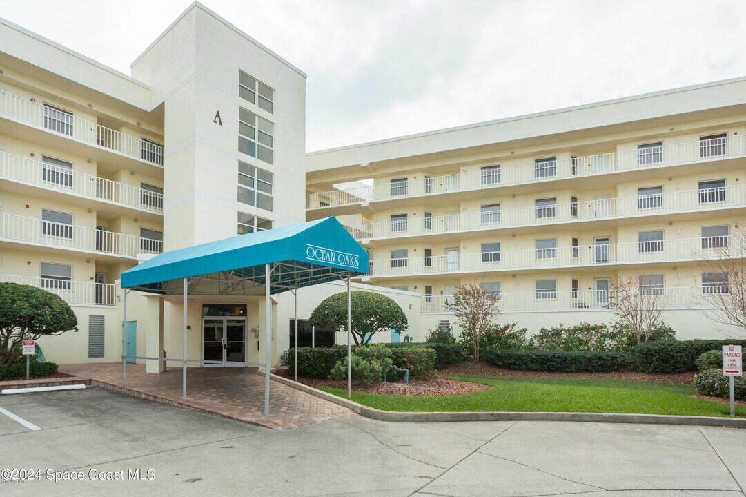 8700 Ridgewood Ave in Cape Canaveral, FL - Building Photo