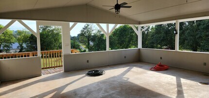 169 Valleyview Dr in Loudon, TN - Building Photo - Building Photo