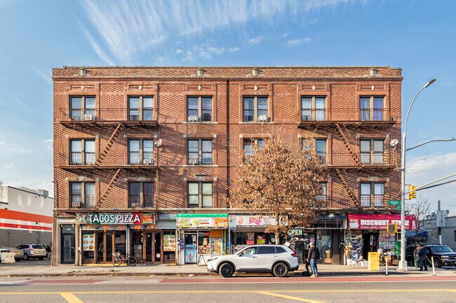 9513 Northern Blvd in Jackson Heights, NY - Foto de edificio - Building Photo