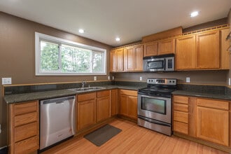 2102 NW Kelly Dr, Unit 18 in Vancouver, WA - Building Photo - Building Photo