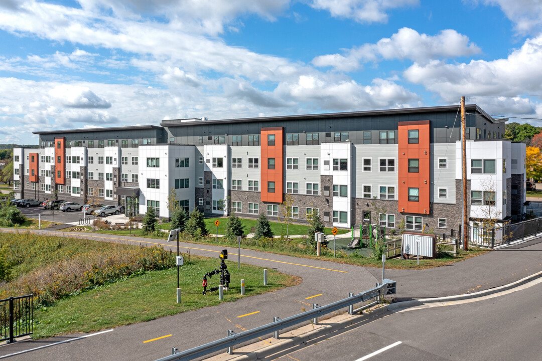 Amundson Flats in Edina, MN - Building Photo