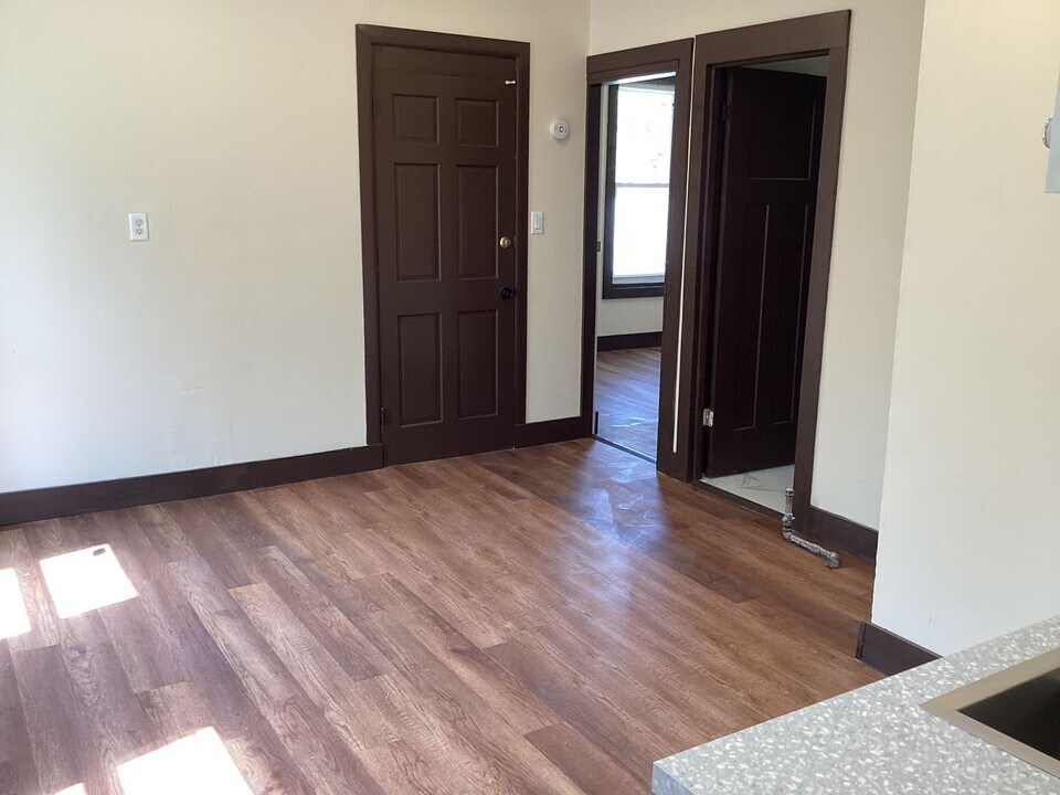 1219 N 33rd St in Milwaukee, WI - Building Photo