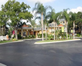 Grand Key Condominiums in Tampa, FL - Foto de edificio - Building Photo