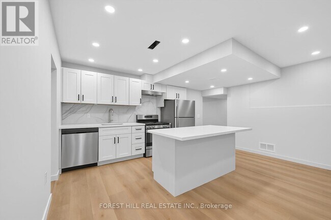 19 Candis Dr in Toronto, ON - Building Photo - Building Photo