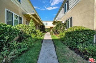 5804 San Vicente Blvd in Los Angeles, CA - Building Photo