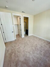 37333 Suncrest St in Newark, CA - Foto de edificio - Building Photo