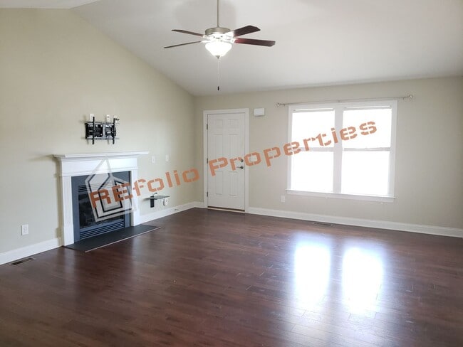 240 Oxfordshire Dr in Fuquay Varina, NC - Building Photo - Building Photo