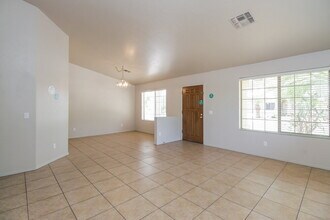 6364 W Villa Rita Dr in Glendale, AZ - Building Photo - Building Photo