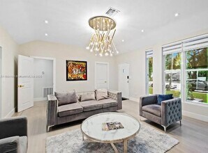 117 NE 95th St in Miami Shores, FL - Building Photo - Building Photo