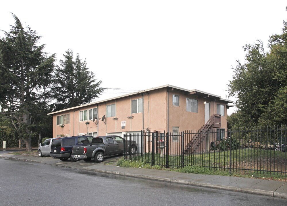 1101 Ringwood Ave in Menlo Park, CA - Foto de edificio