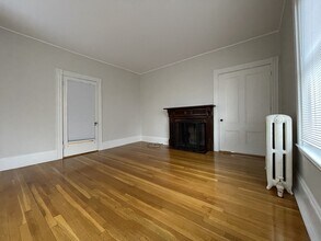 11 Maple Cir in Newton, MA - Building Photo - Building Photo