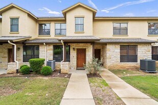 2101 Town Centre Dr in Round Rock, TX - Building Photo