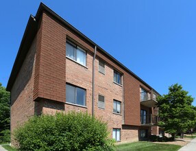 Miamiview Apartments in Cleves, OH - Building Photo - Building Photo