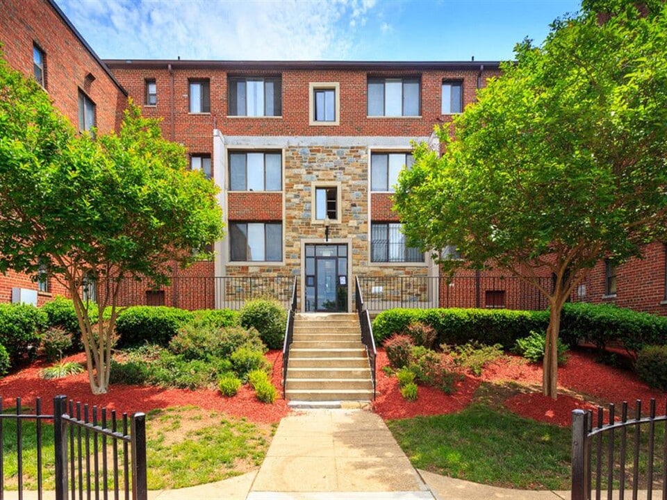Friendship Courts Apartments in Washington, DC - Building Photo